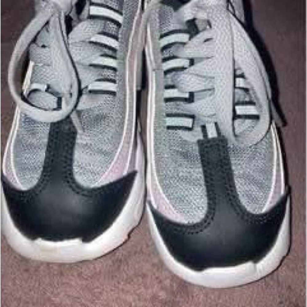 Little girl’s brand new Nike air max sneakers size 9C